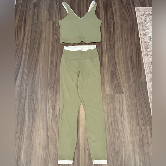 Athleta Transcend Set - Picture 1 of 4